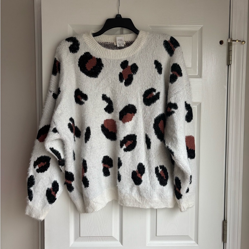 Main Strip Women's White Leopard Print Sweater
